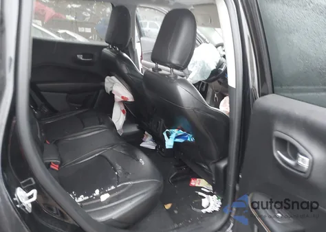 2018 Jeep Compass Latitude 4X4 z USA, uszkodzony, nr VIN 3C4NJDBB2JT434000